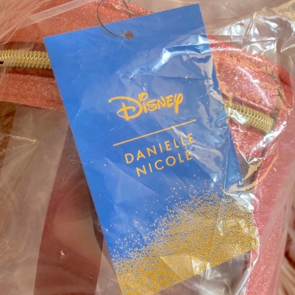 NWT! ๐โจRARE EXCLUSIVEโจ๐ Danielle Nicole Disneyโs Lady and the Tramp Makeup Bag - Picture 9 of 10